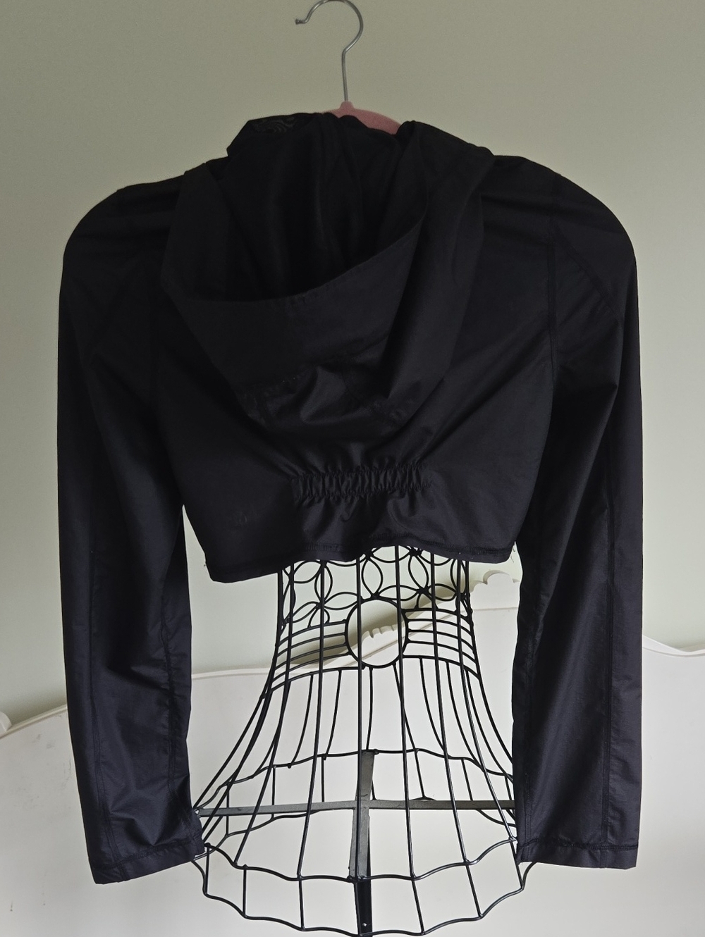 🍋 VTG Lululemon Black Cropped Lightweight Windbreaker Hooded Zip Up SZ 0-2​ ✨